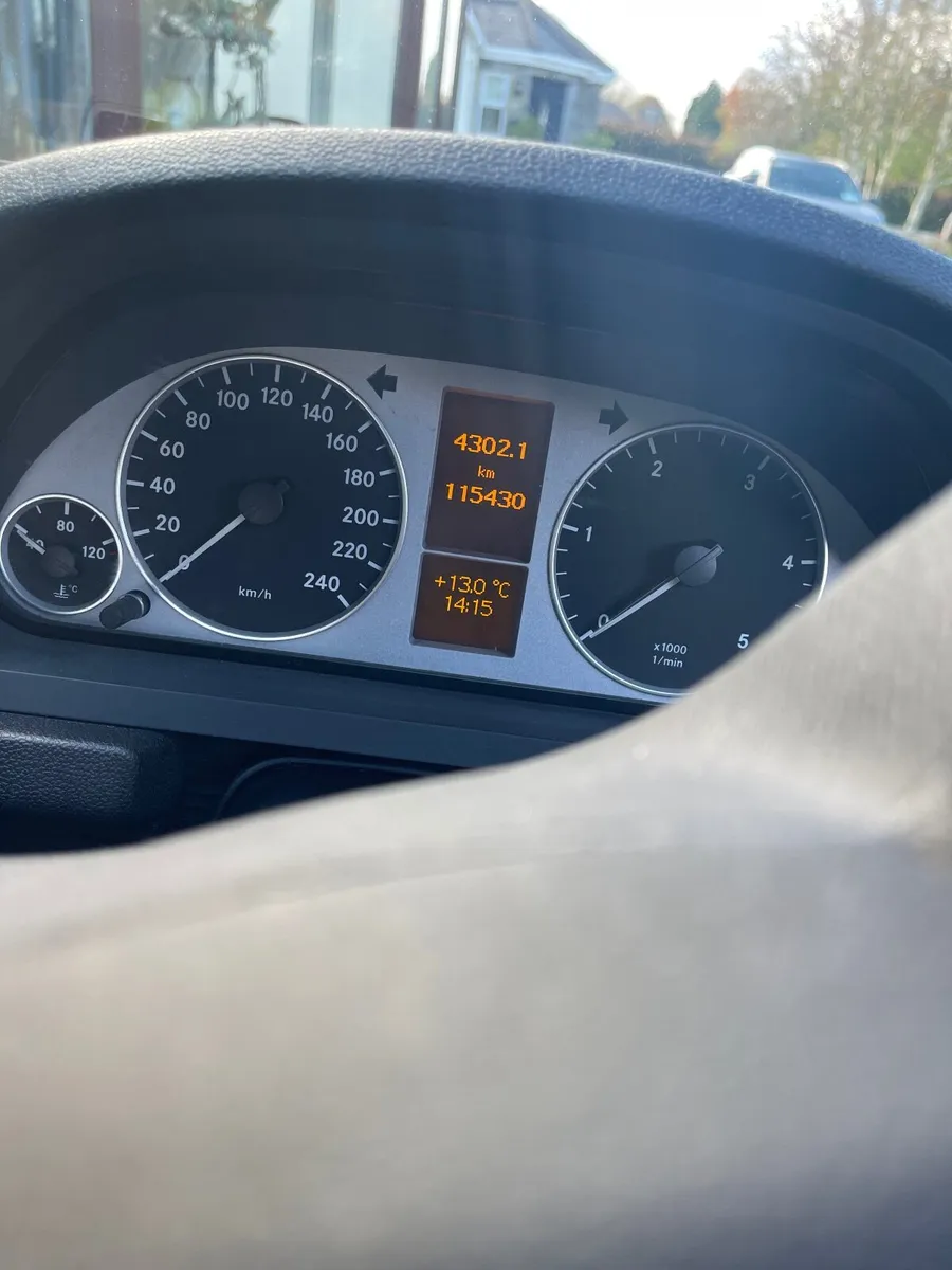 Mercedes  B180 only 116km - Image 2