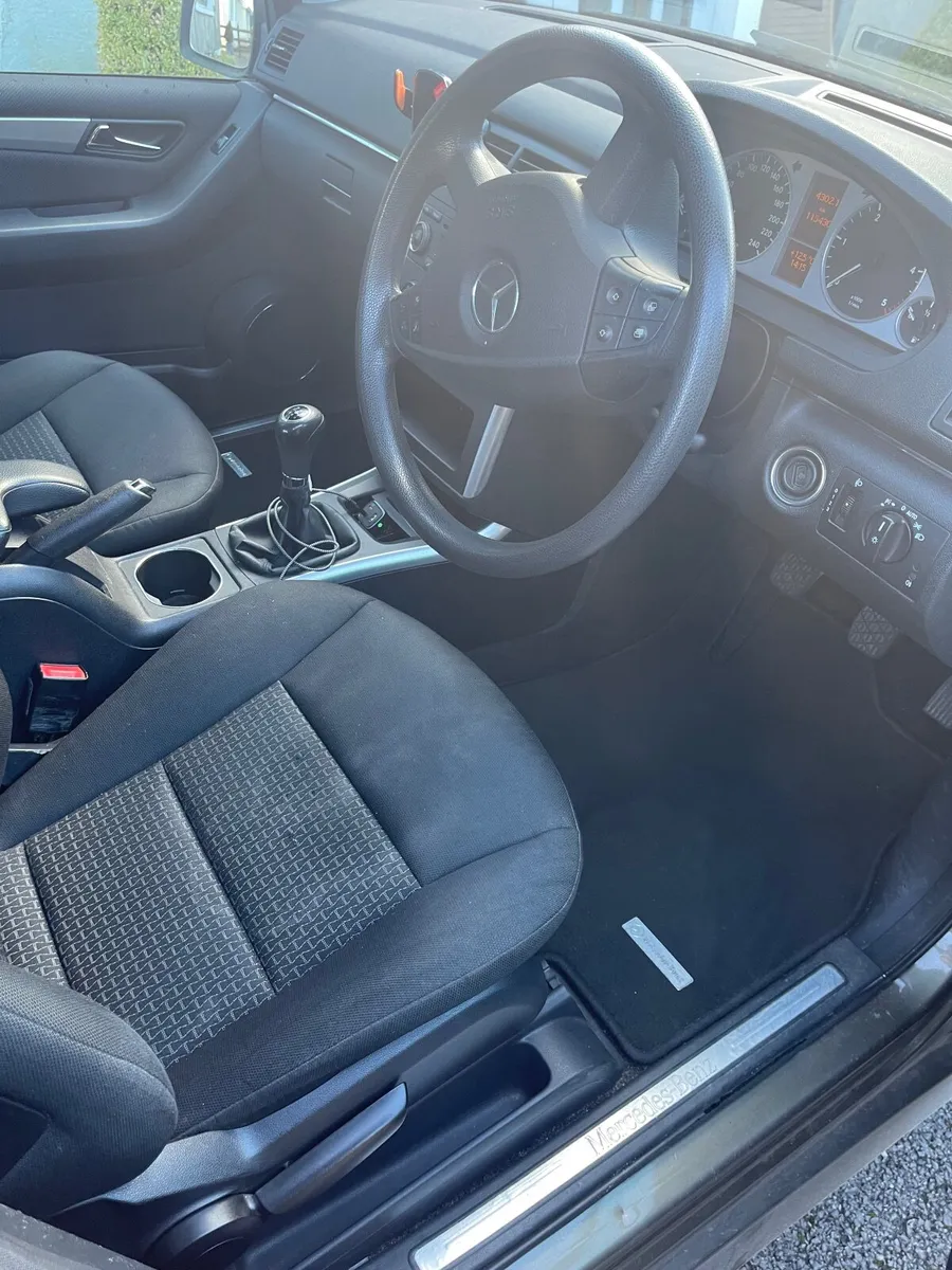 Mercedes  B180 only 116km - Image 4