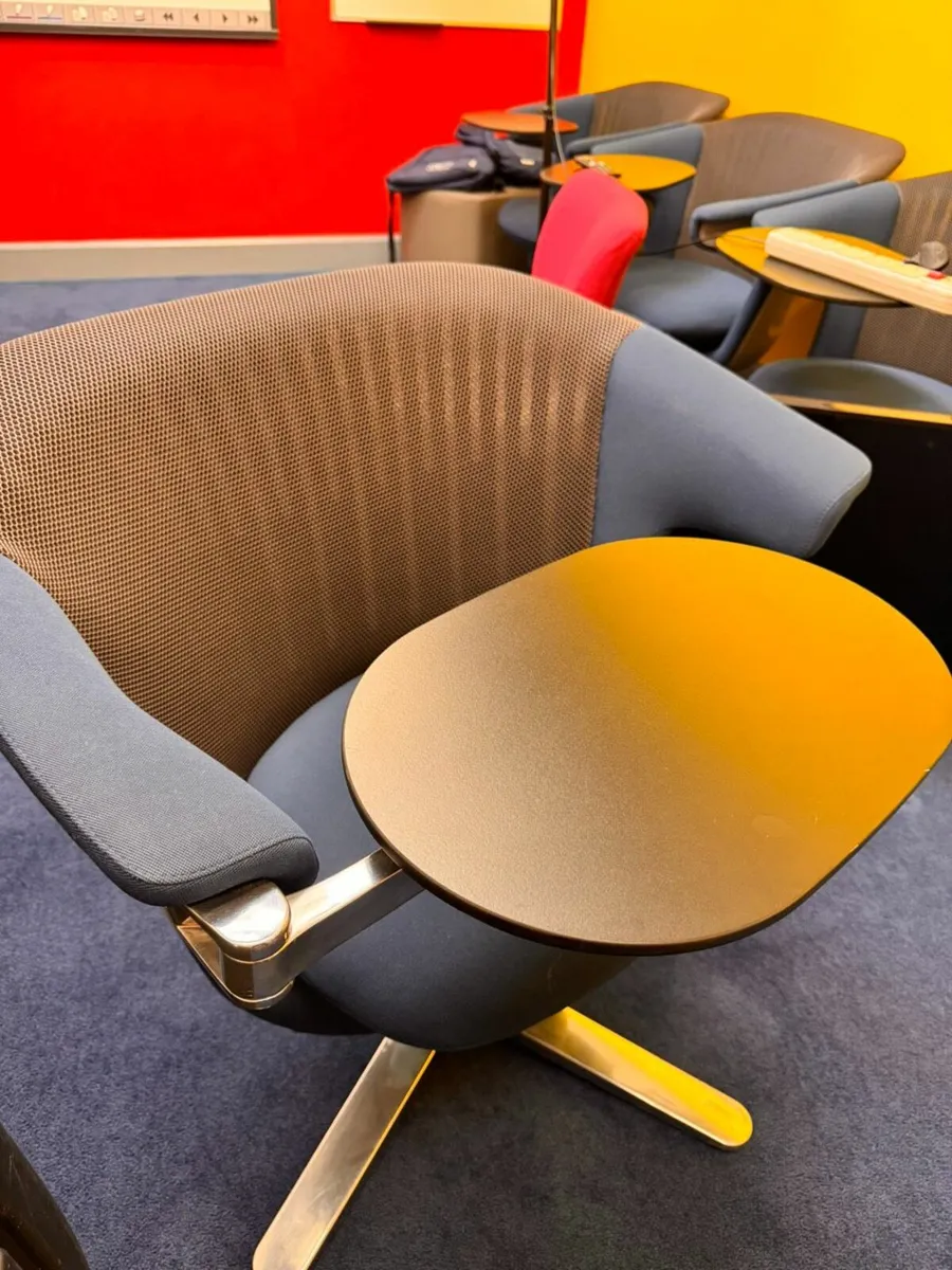 Steelcase i2i Lounge Swivel Chairs - Image 4