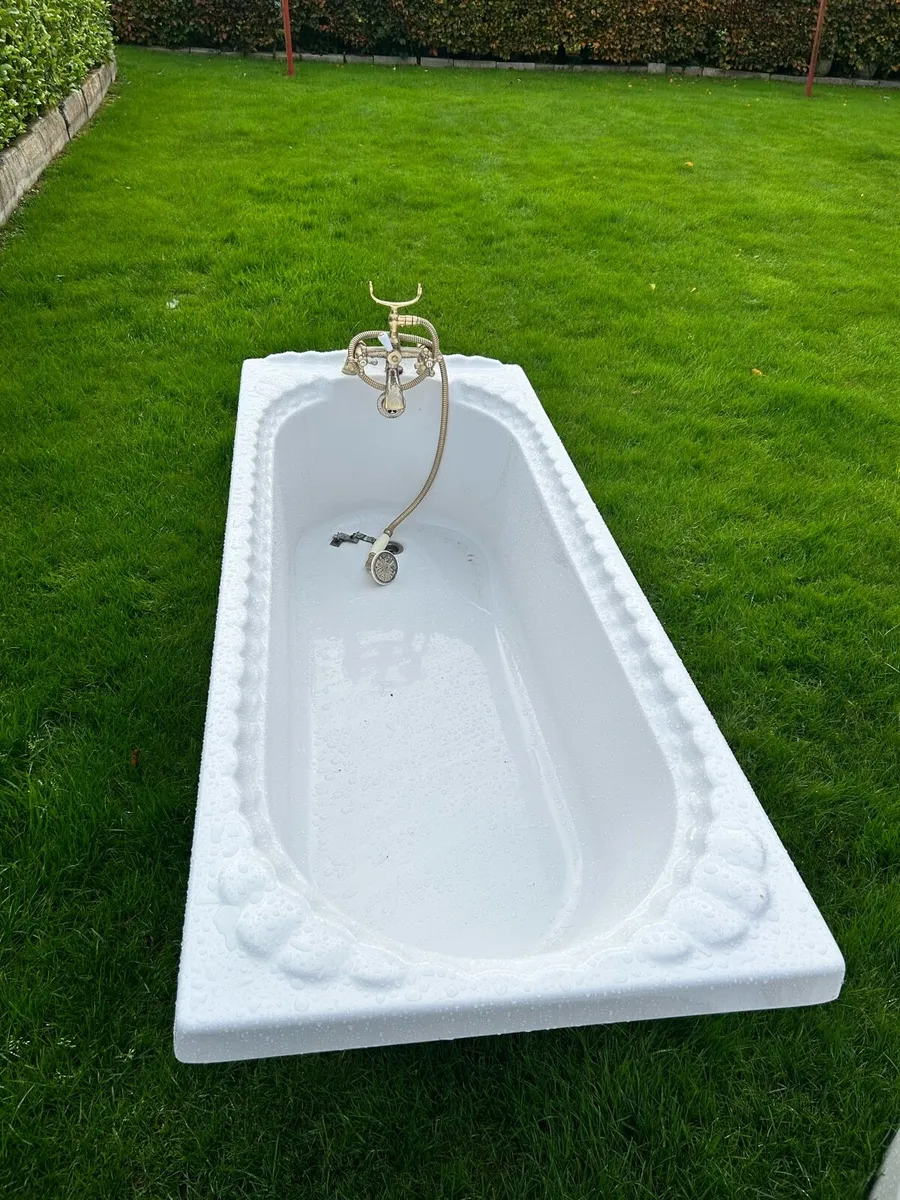 Bath, toilet, sink - Image 1