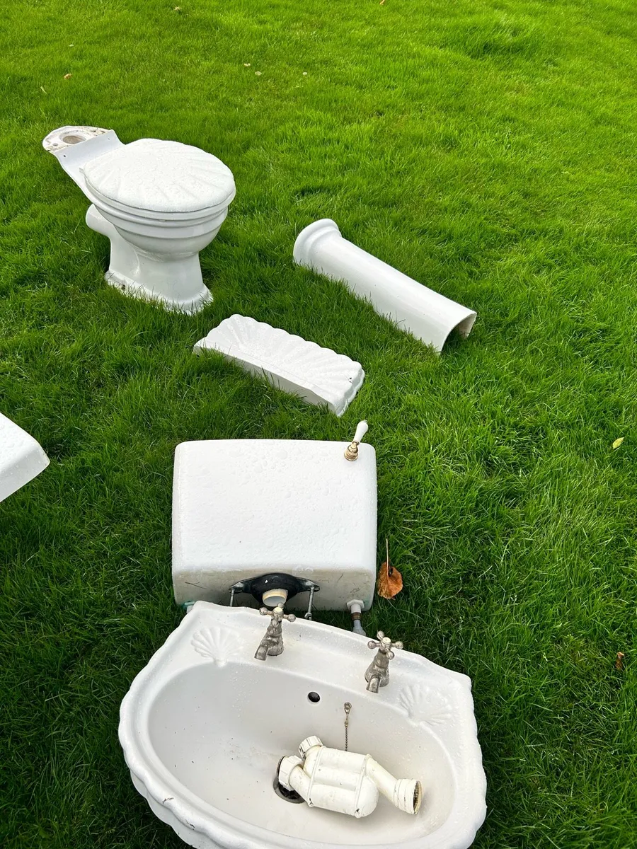 Bath, toilet, sink - Image 2