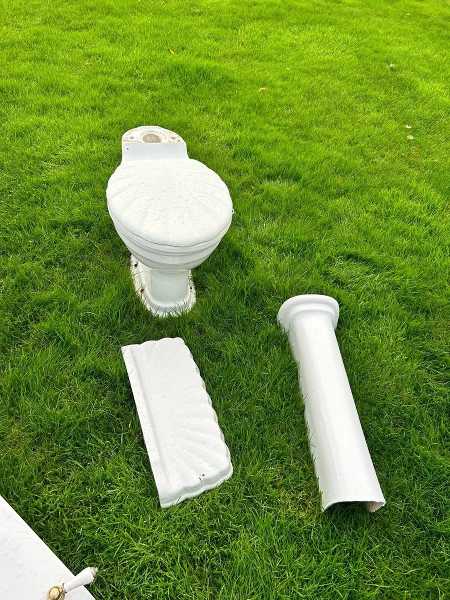 Bath, toilet, sink - Image 3