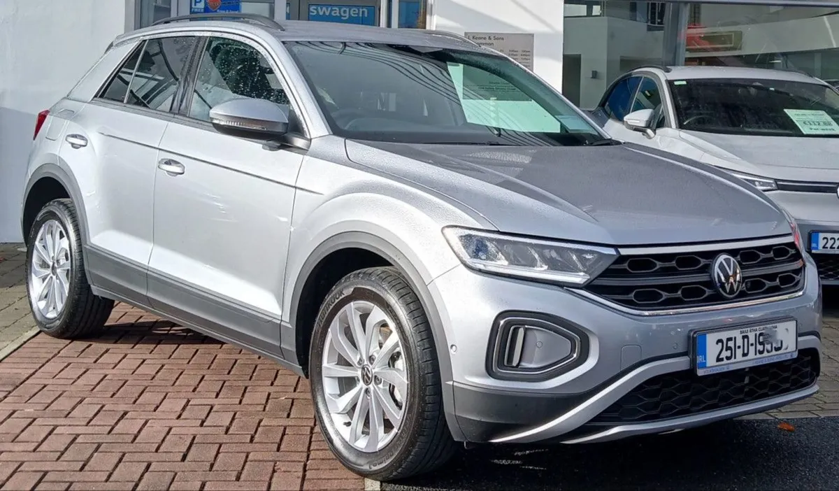 Volkswagen T-Roc Edition 75 1.0tsi M6F 116HP  rea - Image 1