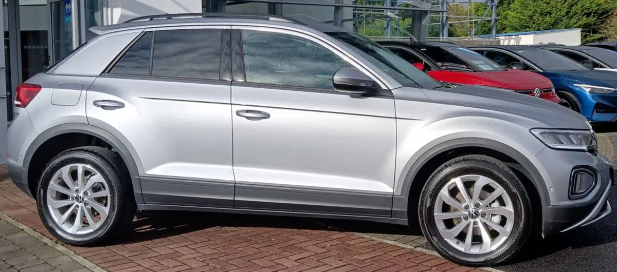 Volkswagen T-Roc Edition 75 1.0tsi M6F 116HP  rea - Image 2