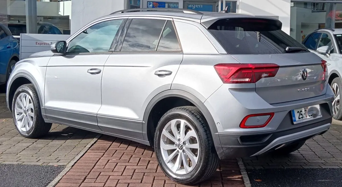 Volkswagen T-Roc Edition 75 1.0tsi M6F 116HP  rea - Image 4