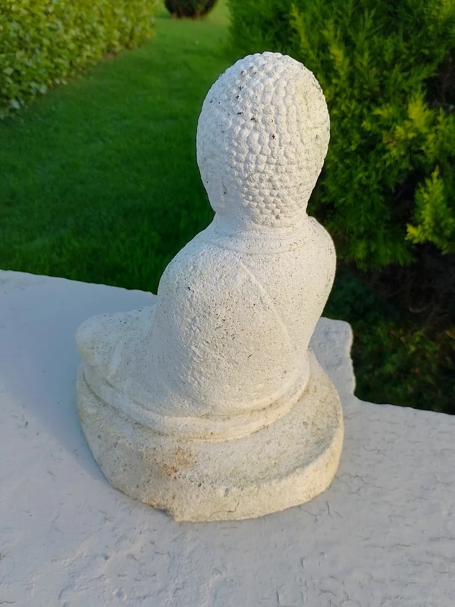 SMALL WHITE GARDEN CONCRETE BUDDHA STATUE - Image 2