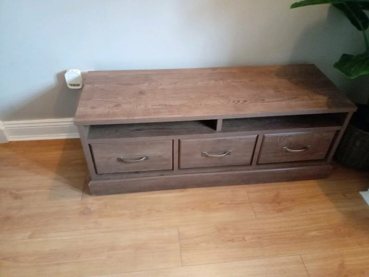 2 TV stands - Image 1