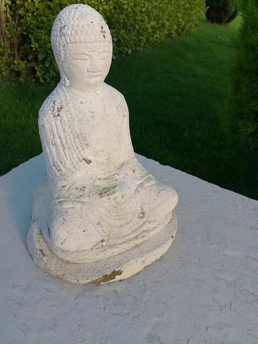 SMALL WHITE GARDEN CONCRETE BUDDHA STATUE - Image 1