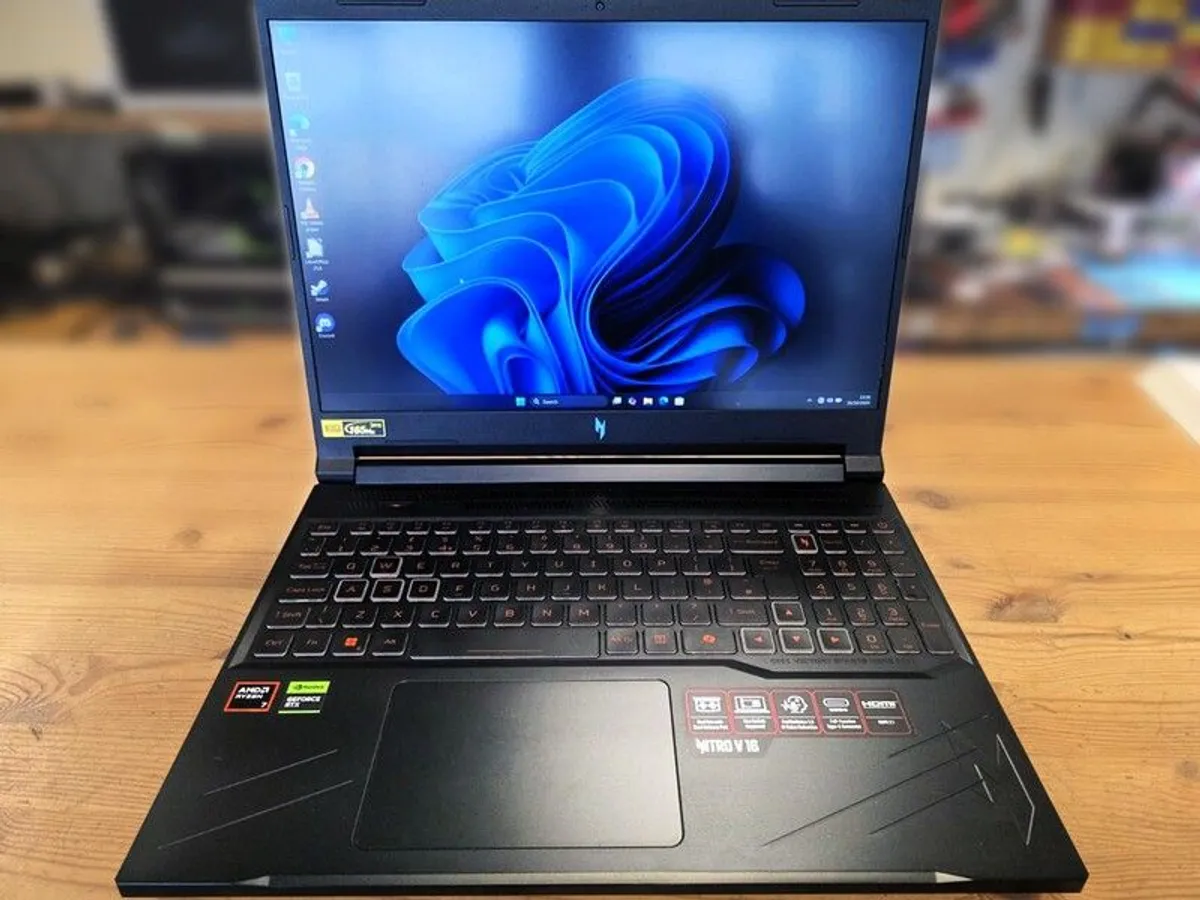 Powerful Gaming Laptop Ryzen 7 GeForce RTX 4060 - Image 1