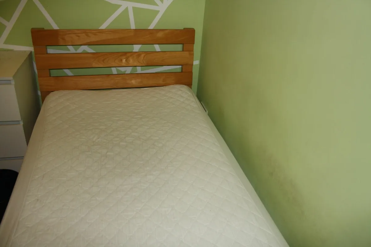 Bed - Image 1