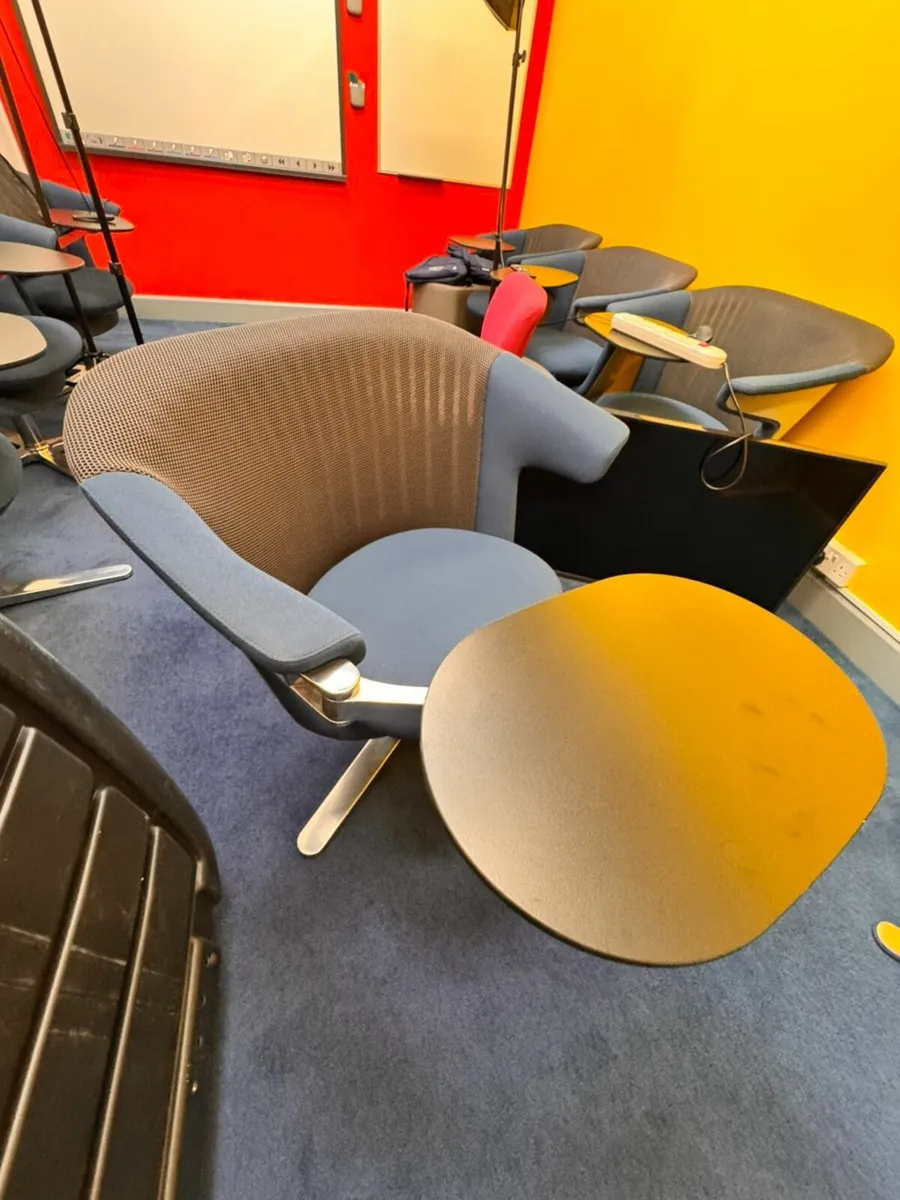 Steelcase i2i Lounge Swivel Chairs - Image 2