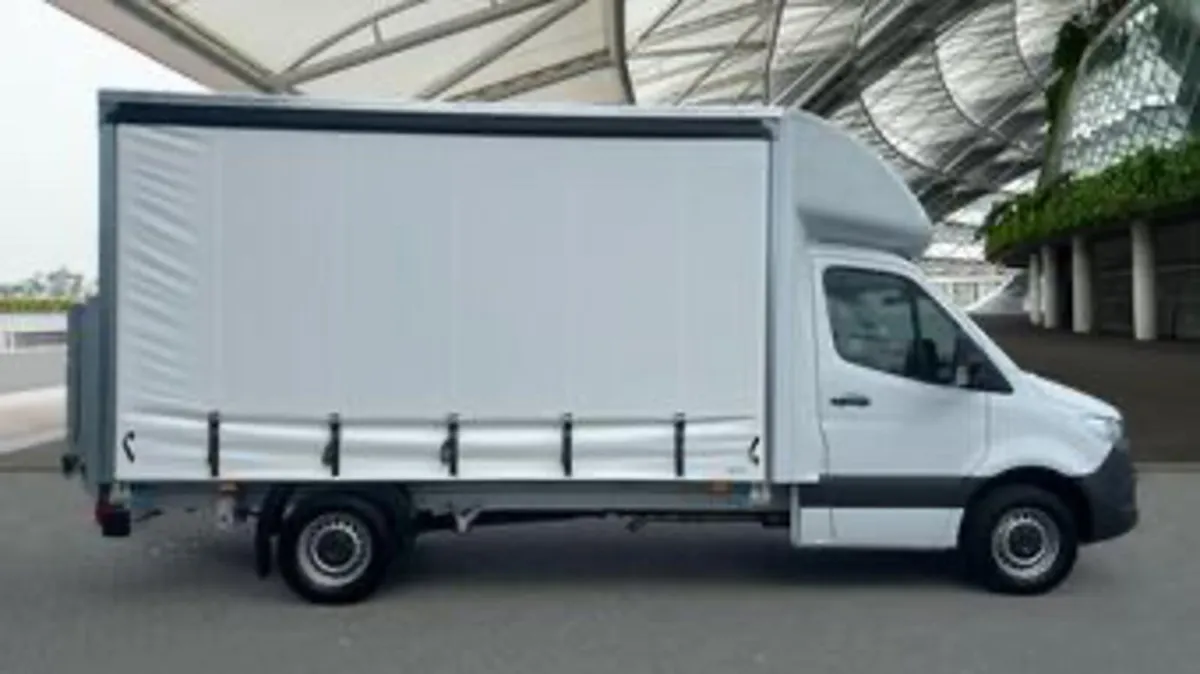 2025 / 26 Sprinter Curtainside body with Tailllift - Image 2