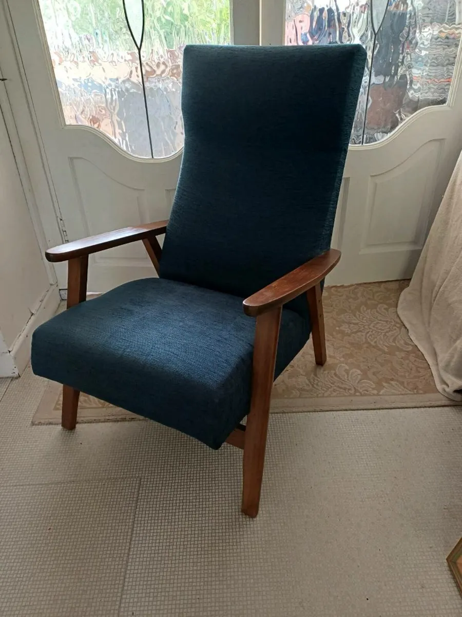 Accent armchair navy blue mid century vintage - Image 2