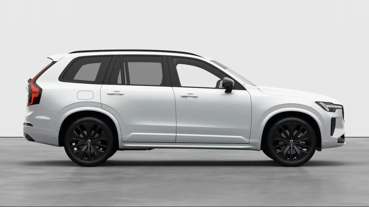 Volvo XC90 Sparkling White Xc60 Plus Black Edition - Image 3