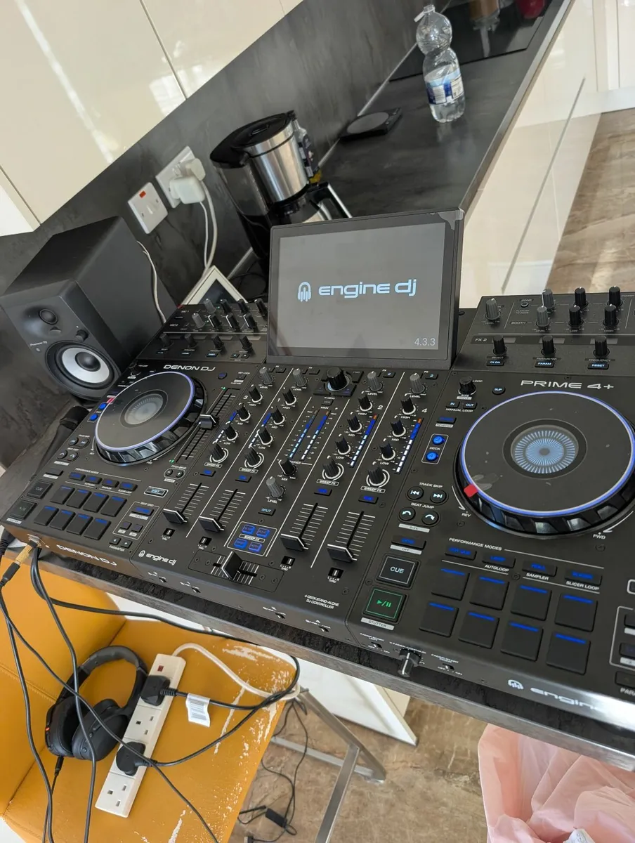 Denon Dj controller - Image 1