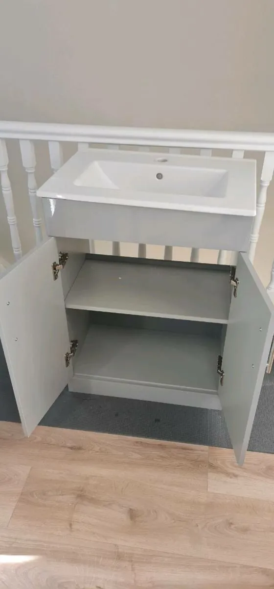 Bathroom vanity unit - Image 2