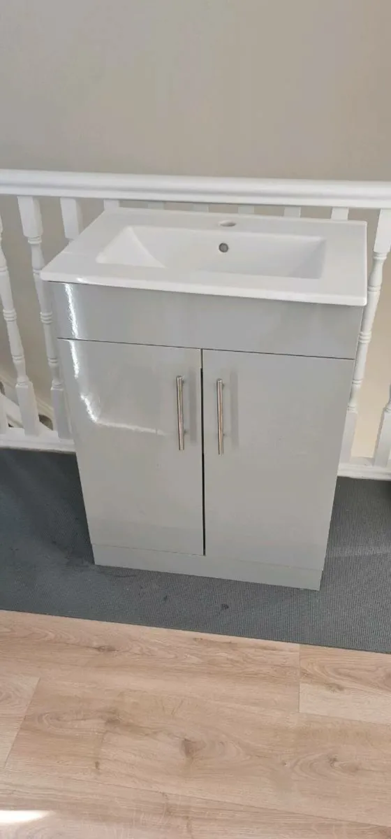 Bathroom vanity unit - Image 3