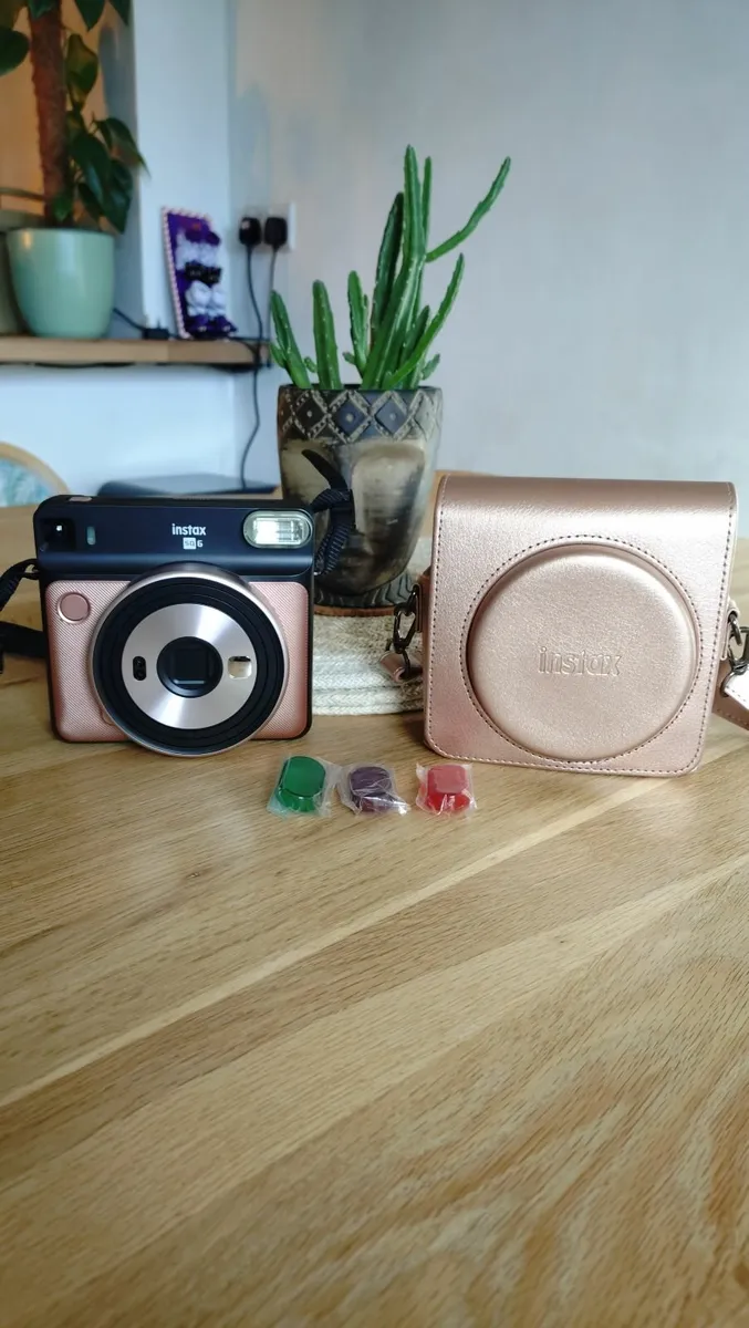 Fujifilm Instax SQ6 camera with camera case - Image 2