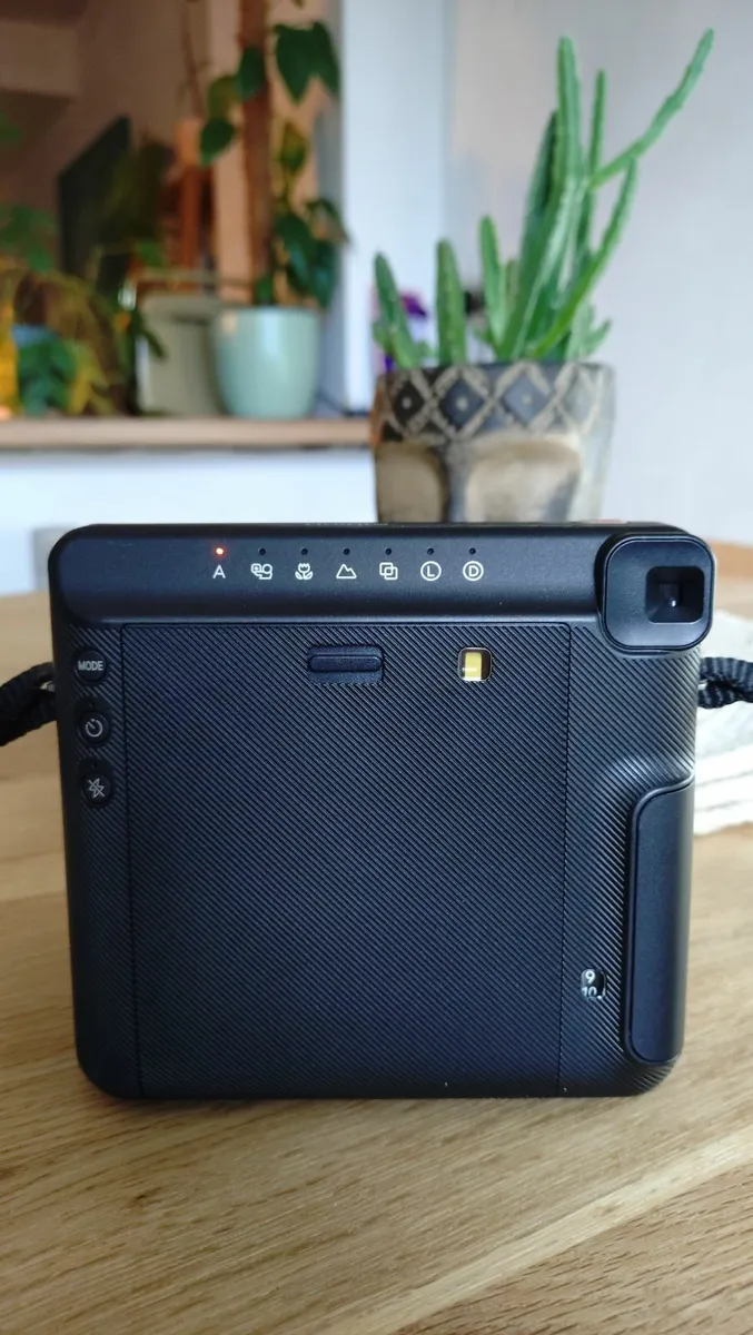 Fujifilm Instax SQ6 camera with camera case - Image 3