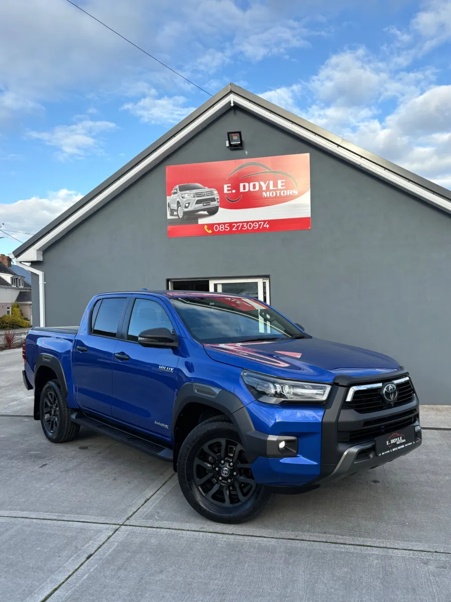 2023 Toyota Hilux Invincible X Auto - Image 1