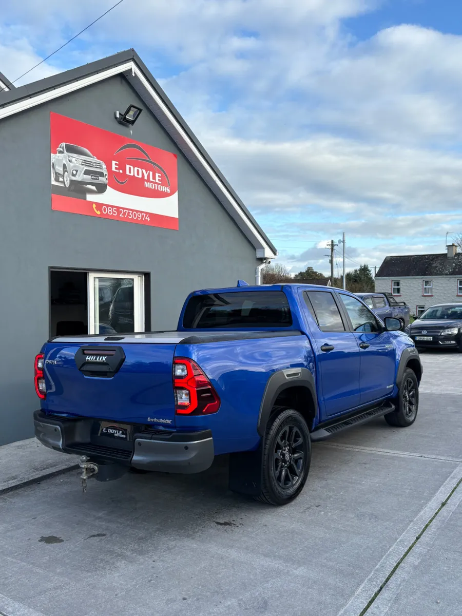 2023 Toyota Hilux Invincible X Auto - Image 4