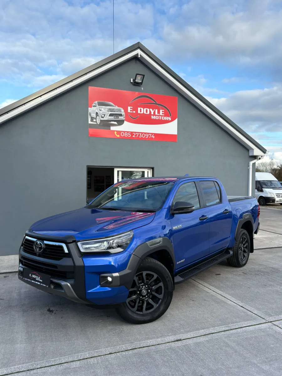 2023 Toyota Hilux Invincible X Auto - Image 2