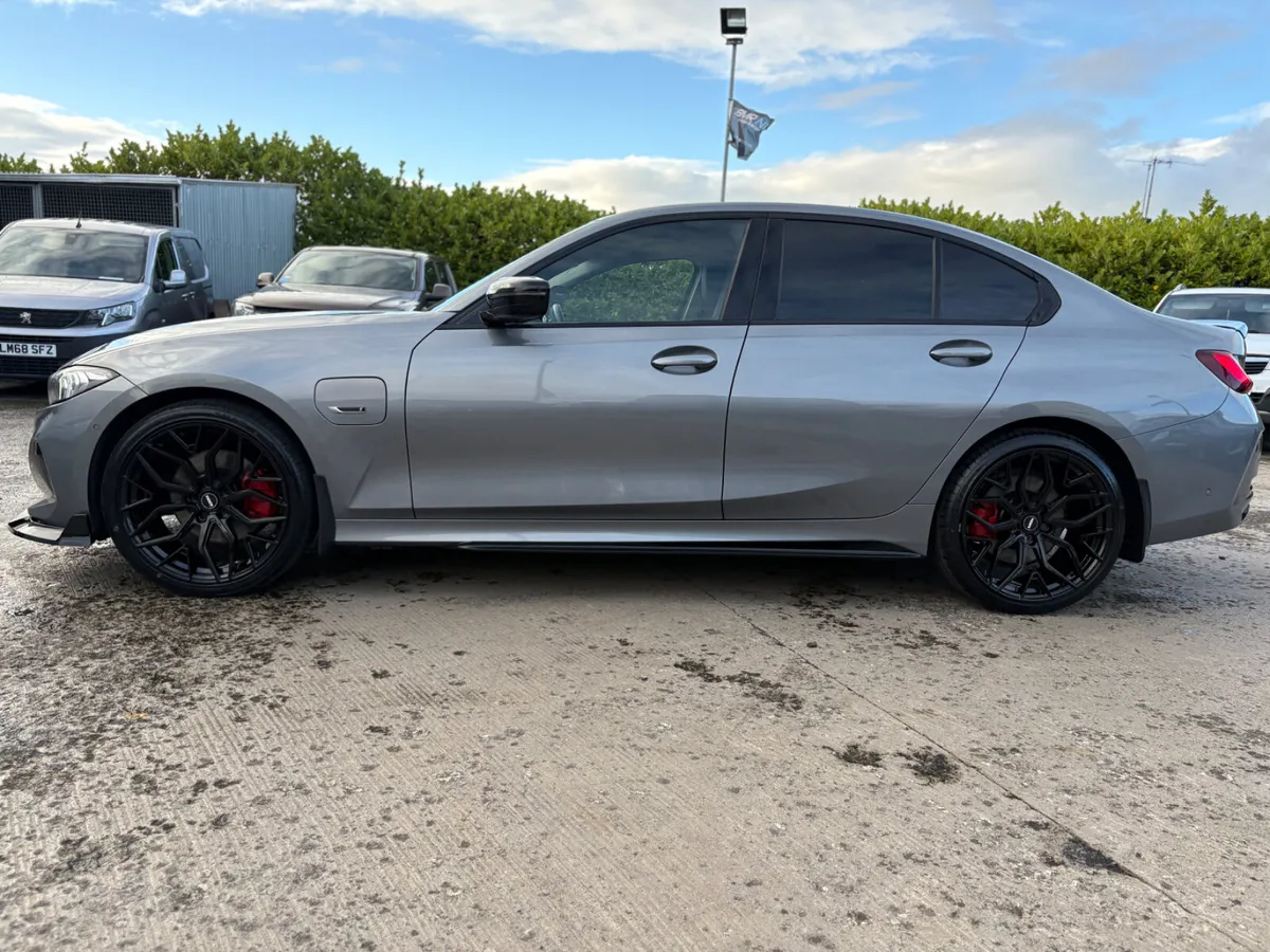 BMW G20 NEW LCI FACELIFT HYBRID - Image 4