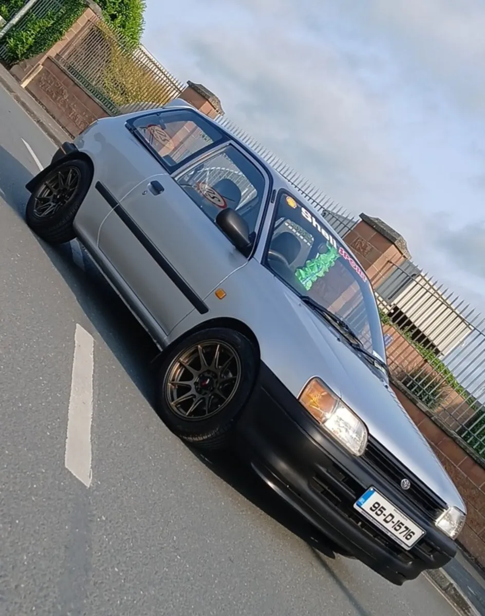 Toyota starlet silver - Image 1