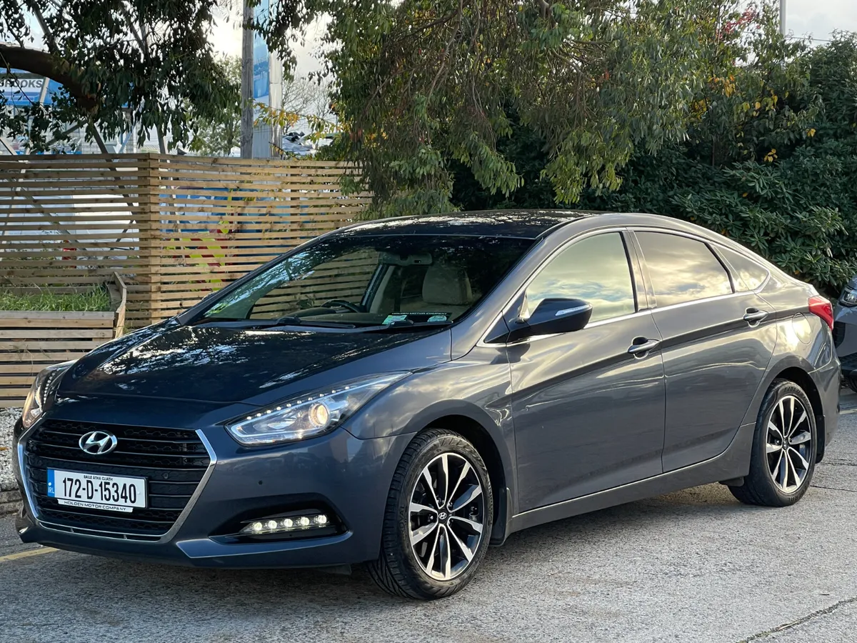 2017 Hyundai i40..APPLE CARPLAY..REAR CAMERA - Image 2