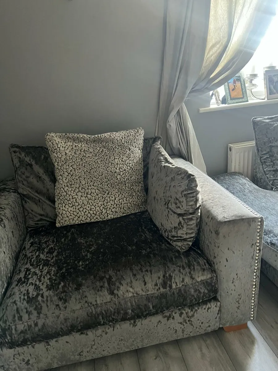 Couch - Image 2