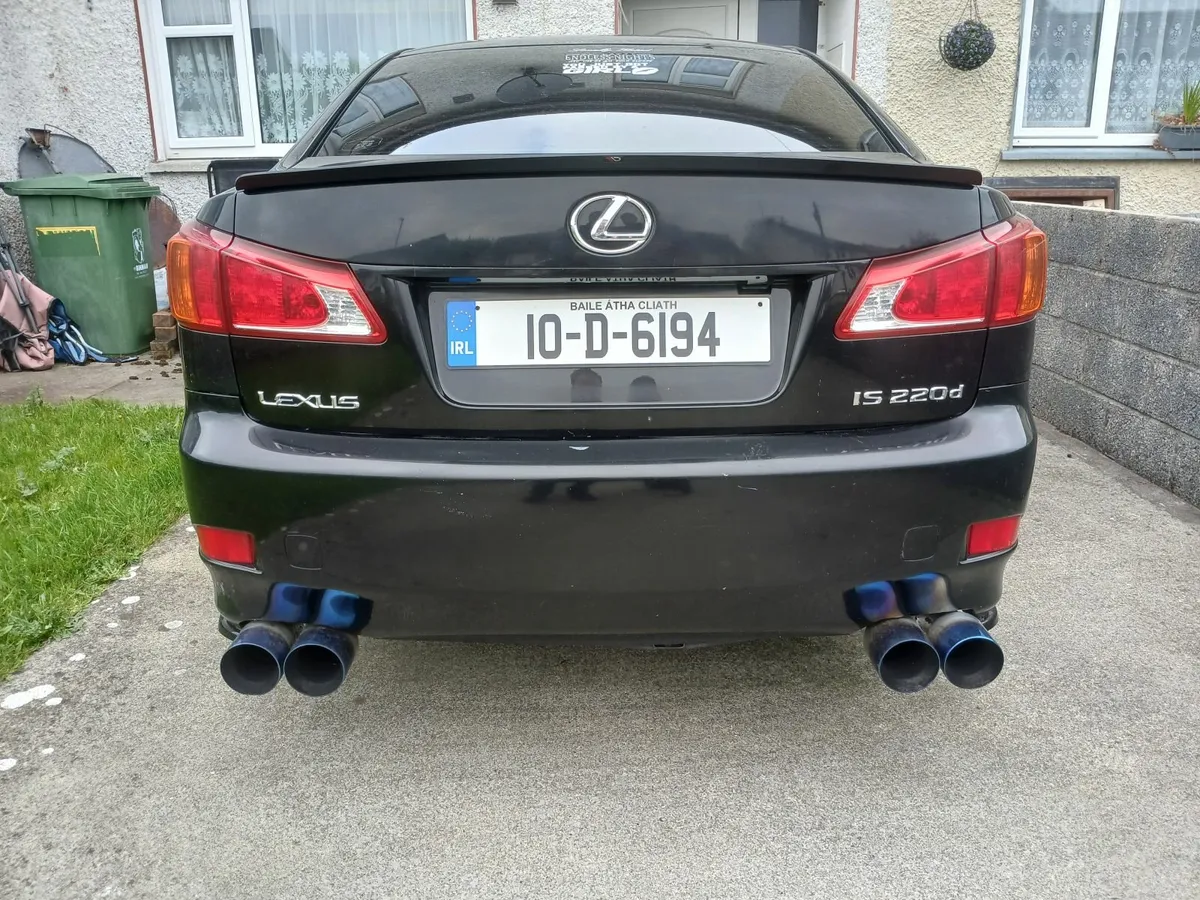 Lexus IS 2010 - Image 1