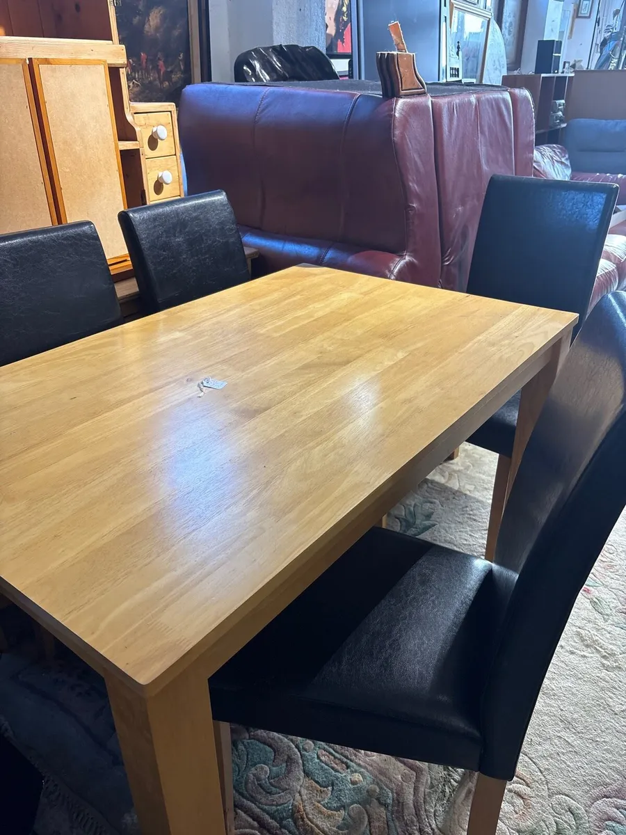 Beach table,with four high back chairs - Image 1