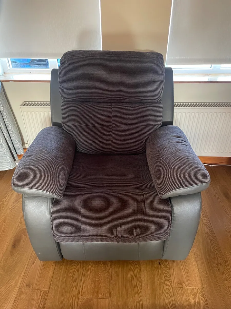 3-1-1 recliner sofa and chairs - Image 2