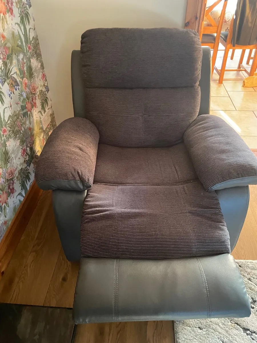 3-1-1 recliner sofa and chairs - Image 4