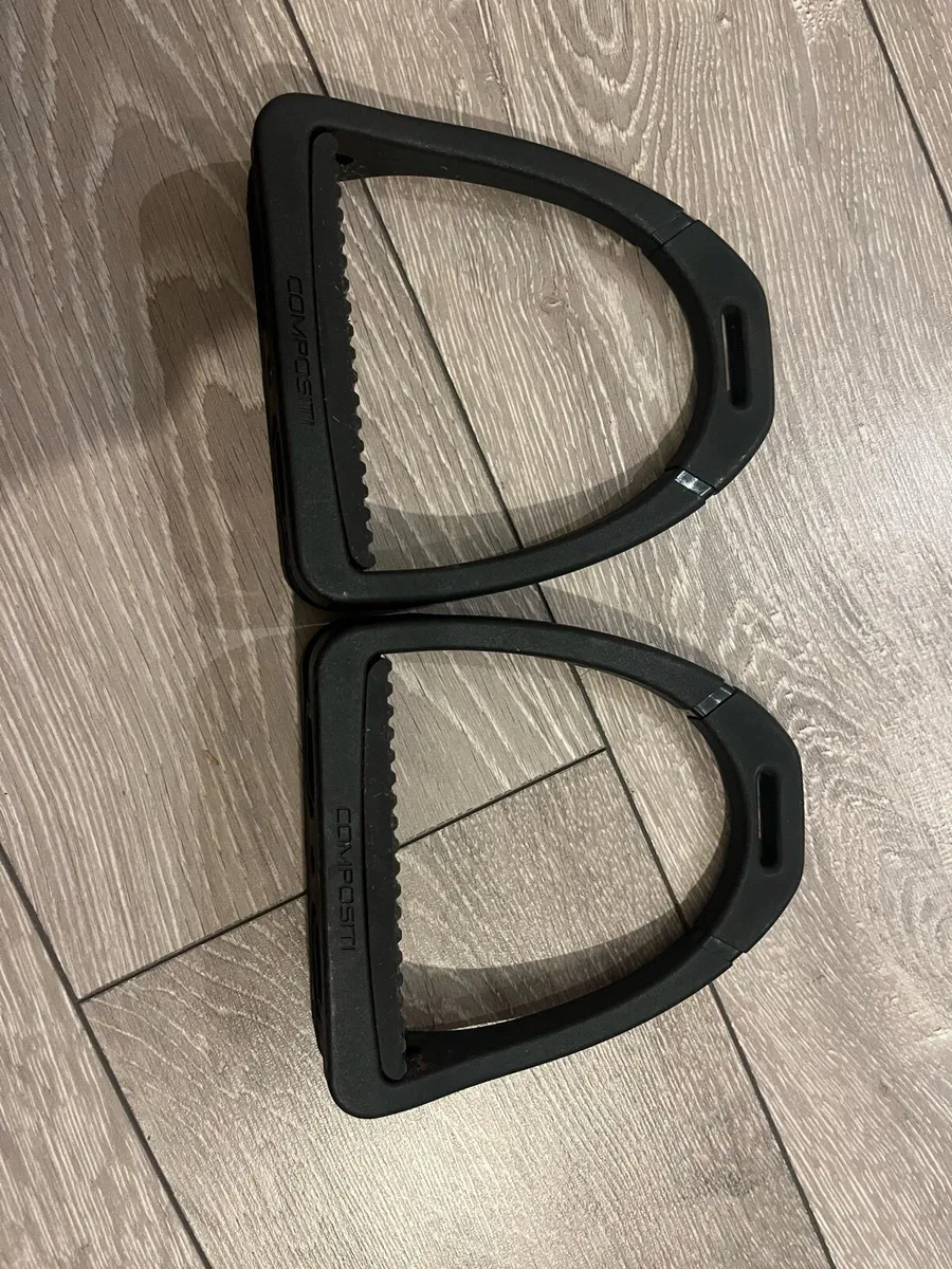 stirrups, haynet, 2 headcollars snd leadropes - Image 1