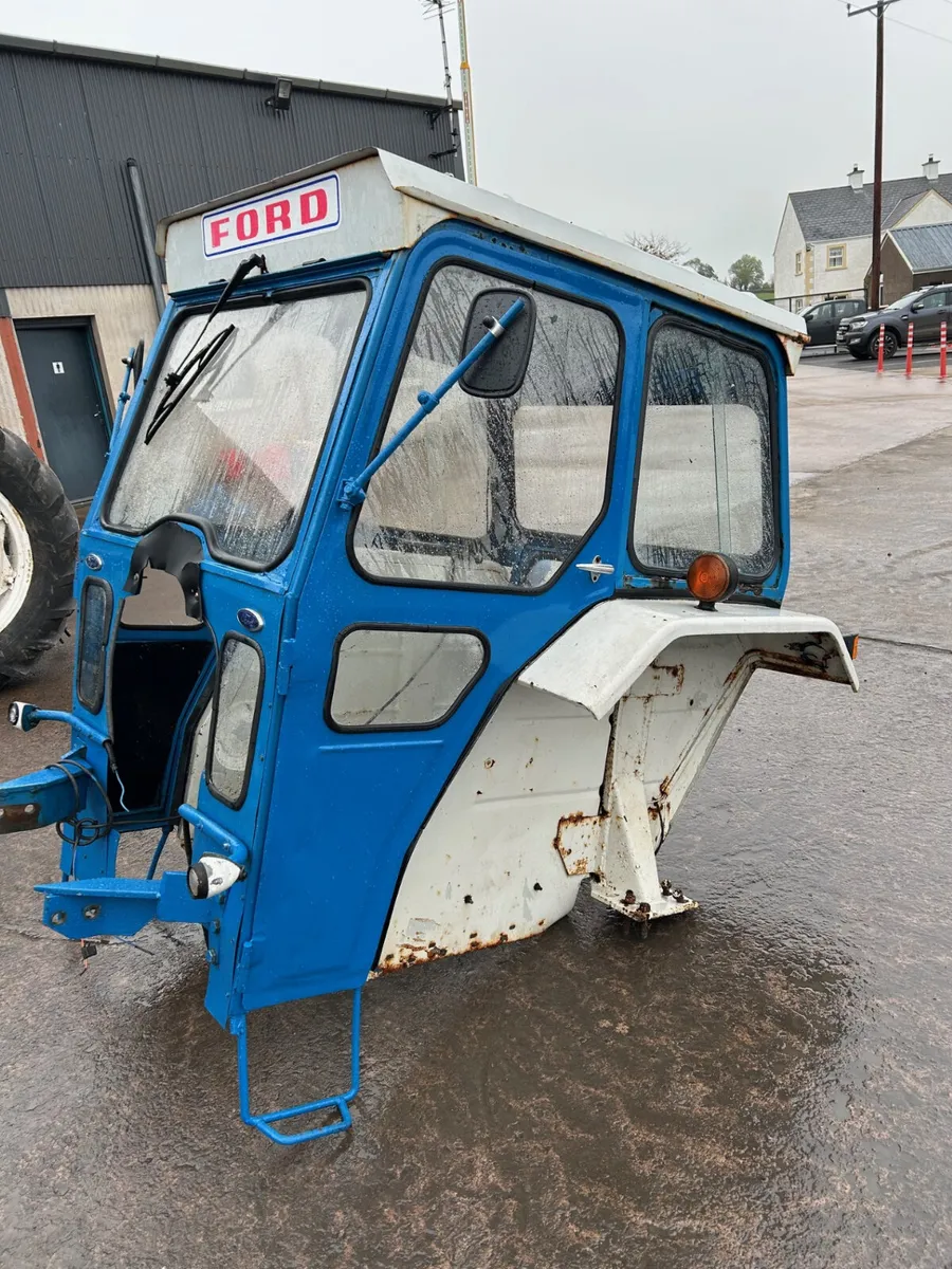 Ford 4000 / 4600 Cab - Image 2