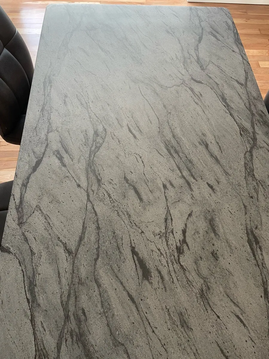 Kitchen table - Image 1