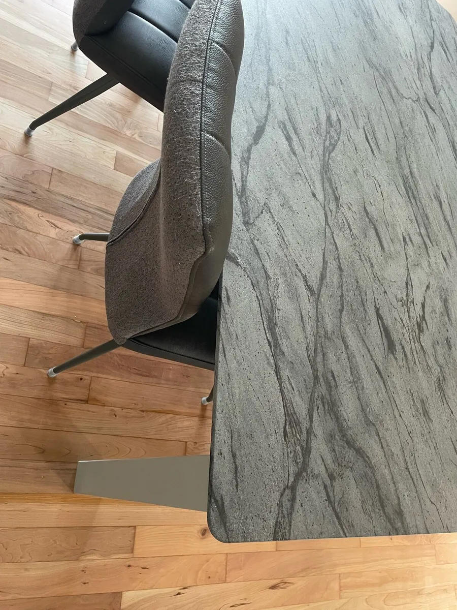 Kitchen table - Image 2