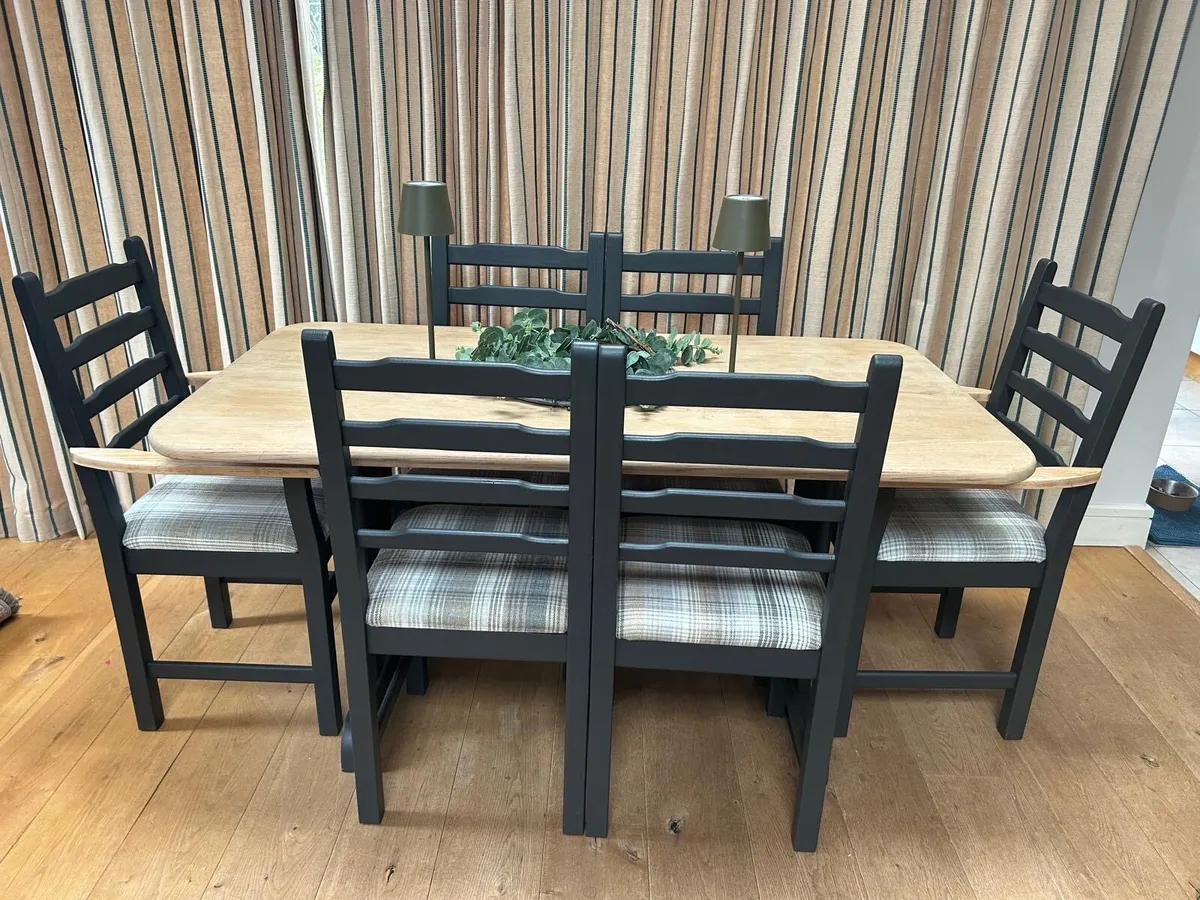 Solid oak table and chairs - Image 4