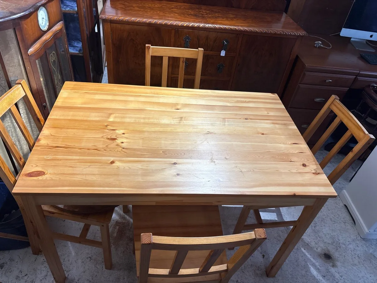 Pine table plus four pine chairs - Image 1