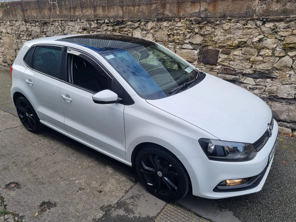 2017 Volkswagen Polo Panaromic Roof - Image 2