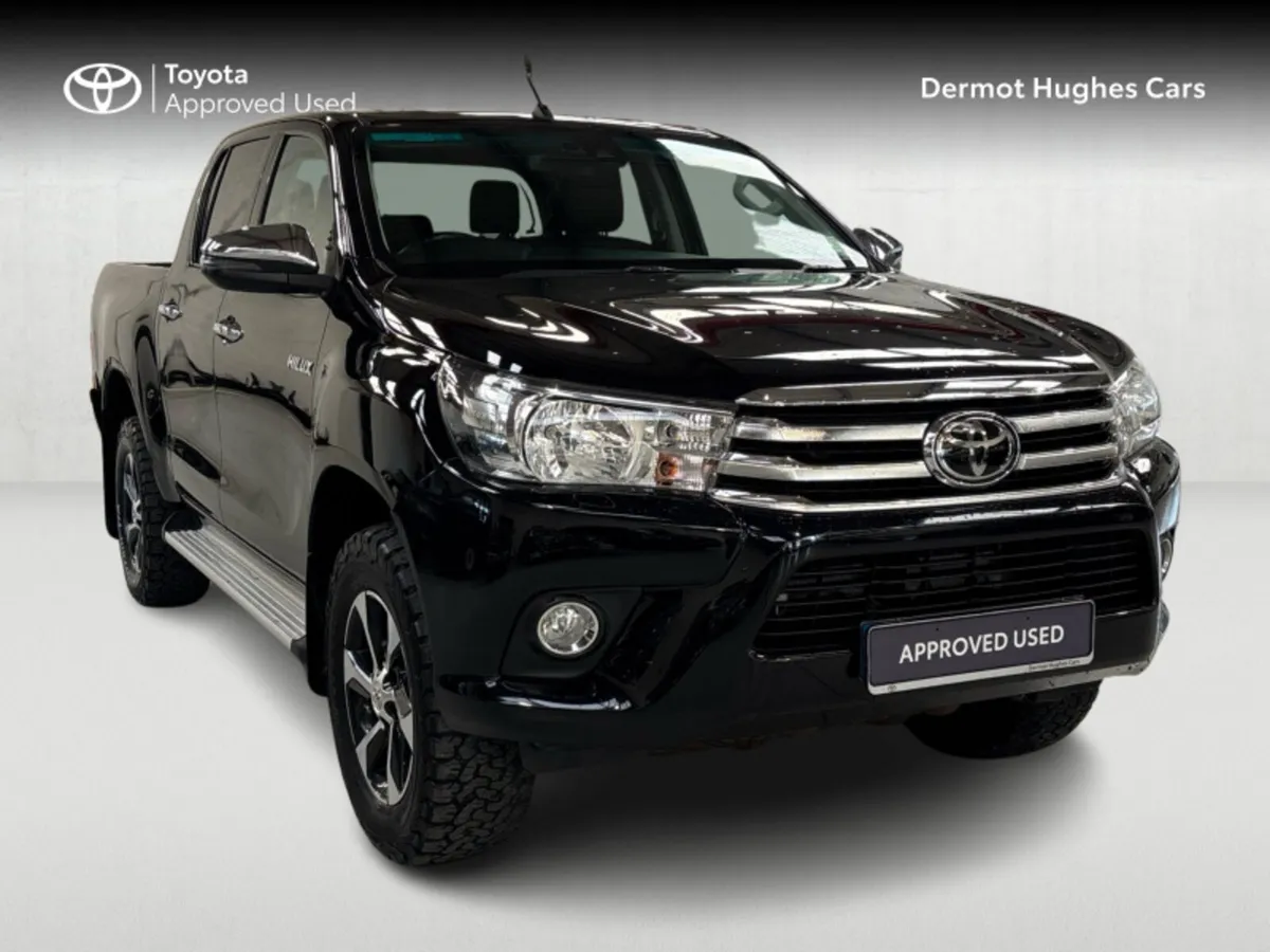 Toyota Hilux DOUBLE CAB SR5 4DR - Image 1
