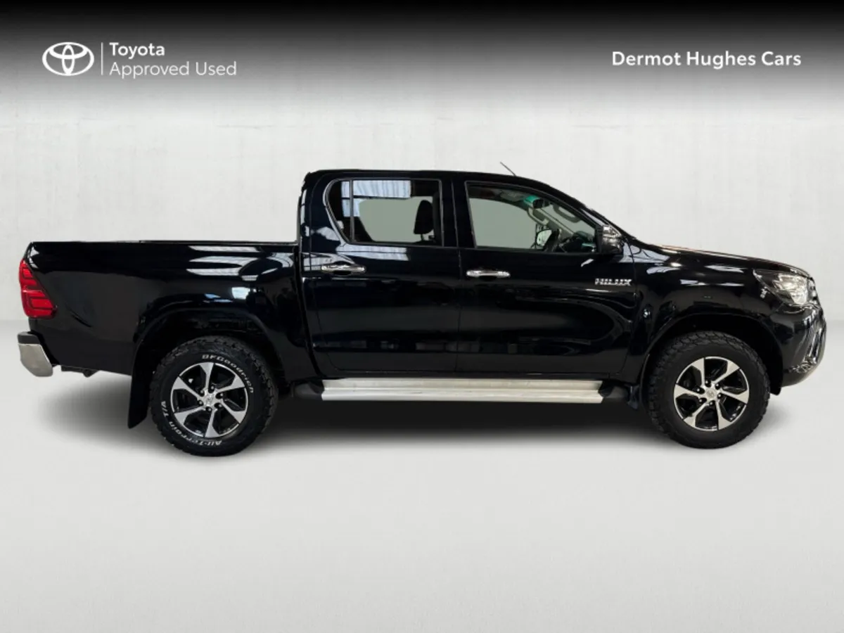 Toyota Hilux DOUBLE CAB SR5 4DR - Image 3