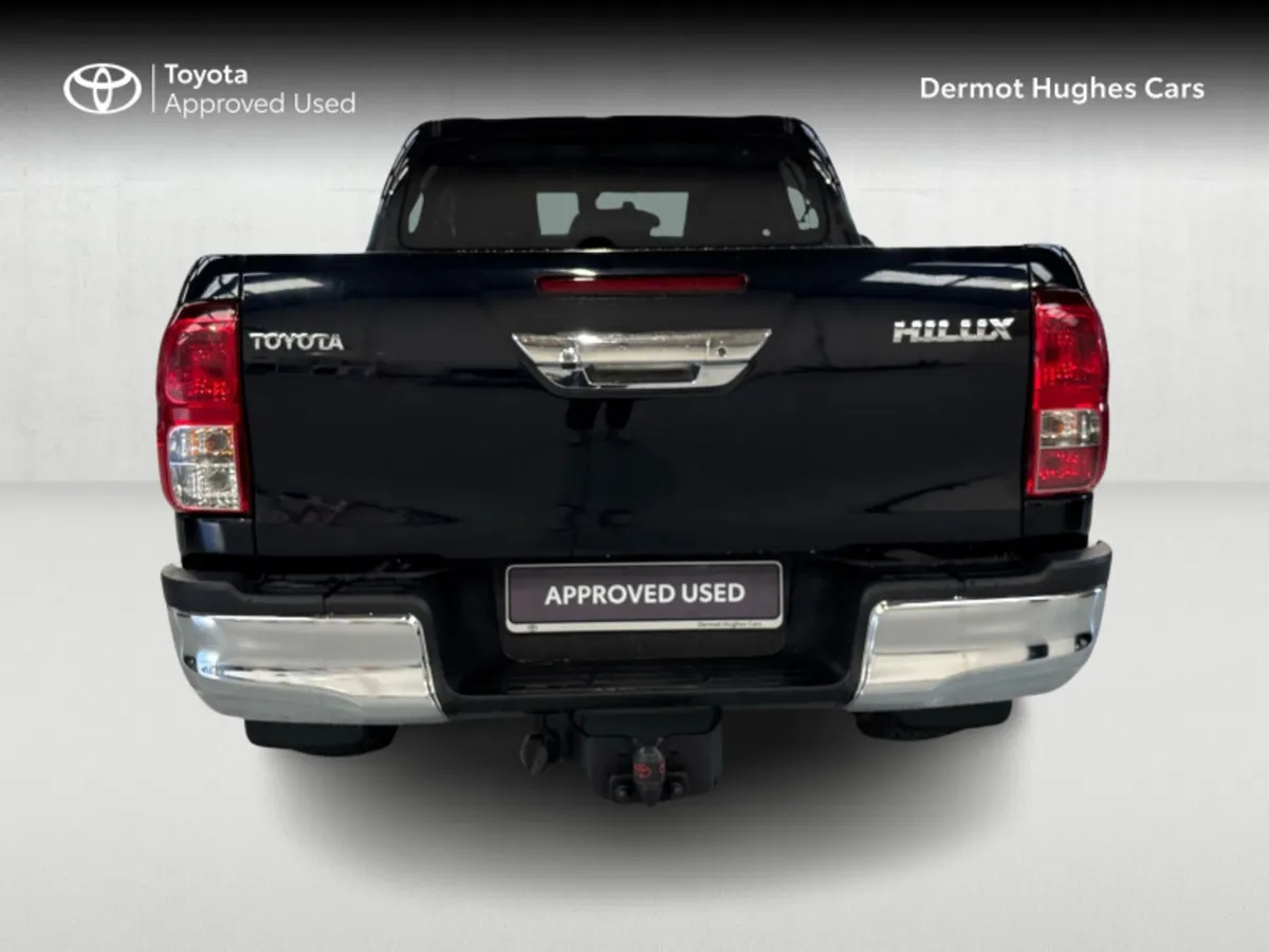 Toyota Hilux DOUBLE CAB SR5 4DR - Image 4