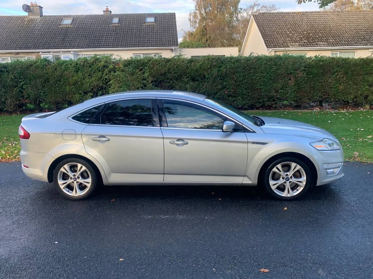 Ford Mondeo TOP SPEC NCT and Taxed - Image 2