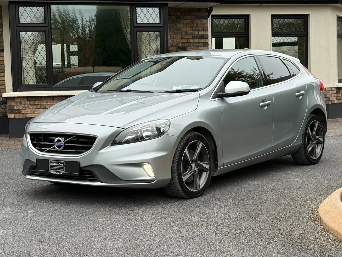 Excellent Condition 161 Volvo V40 R-Design! - Image 3
