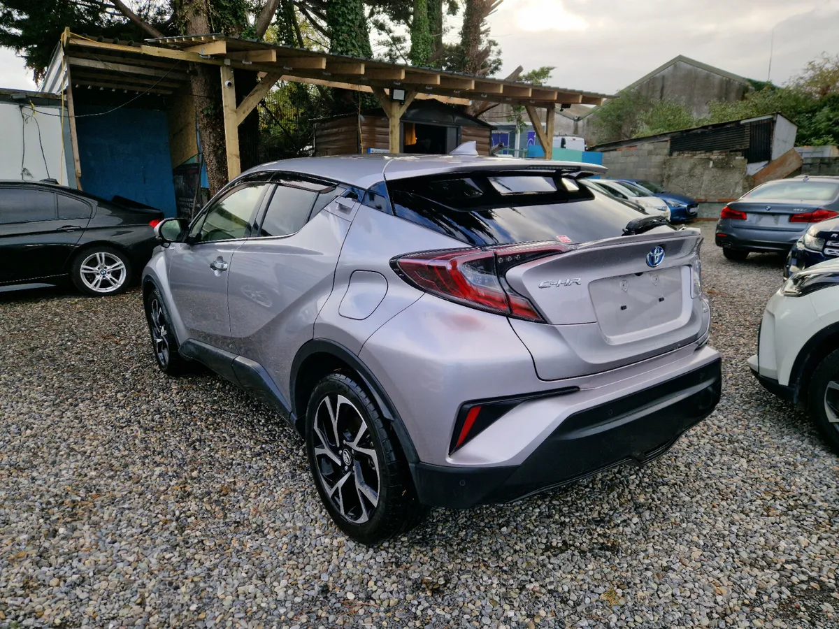 2017 Toyota C-HR G LED EDITION - Image 4