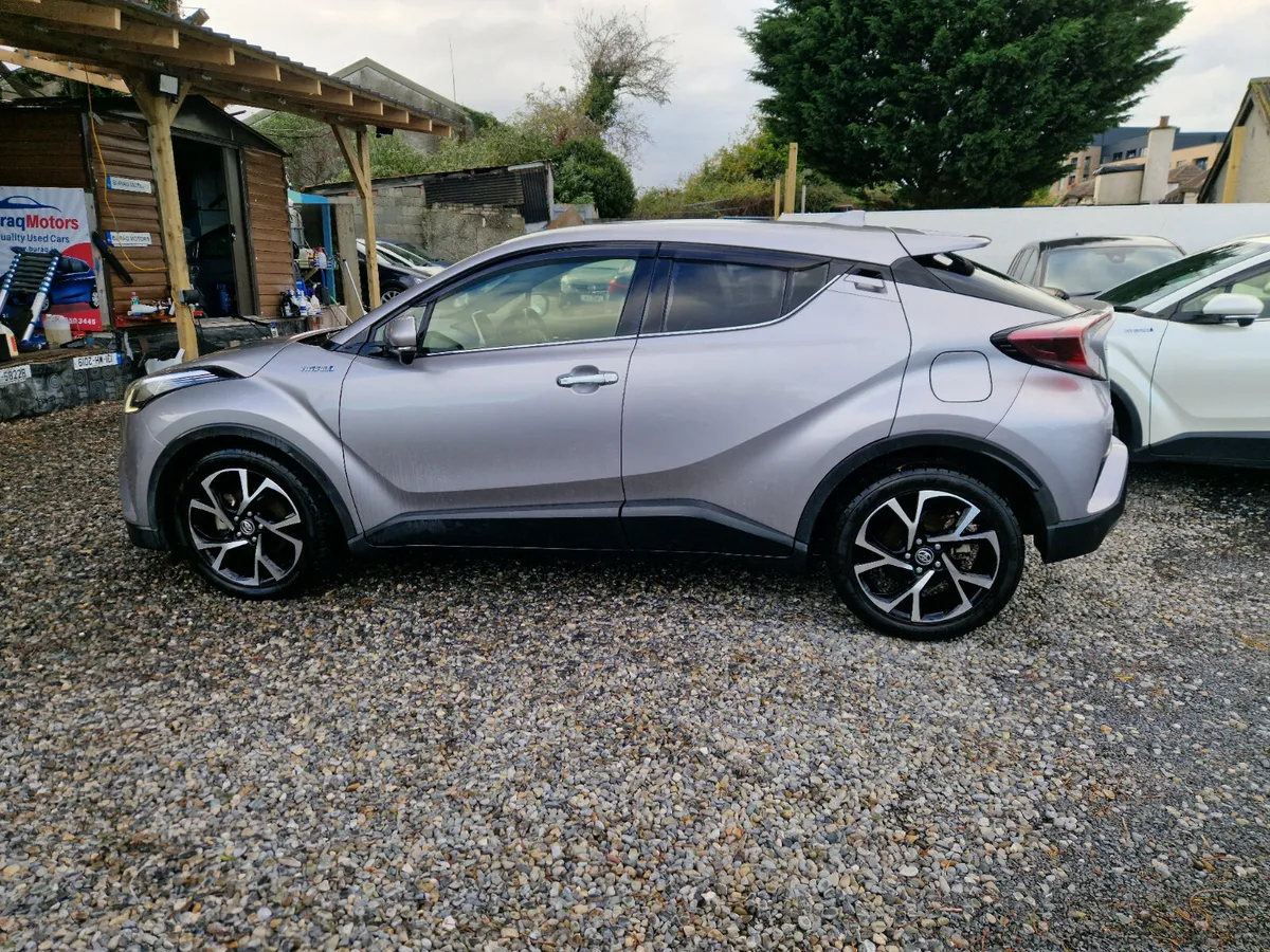 2017 Toyota C-HR G LED EDITION - Image 3