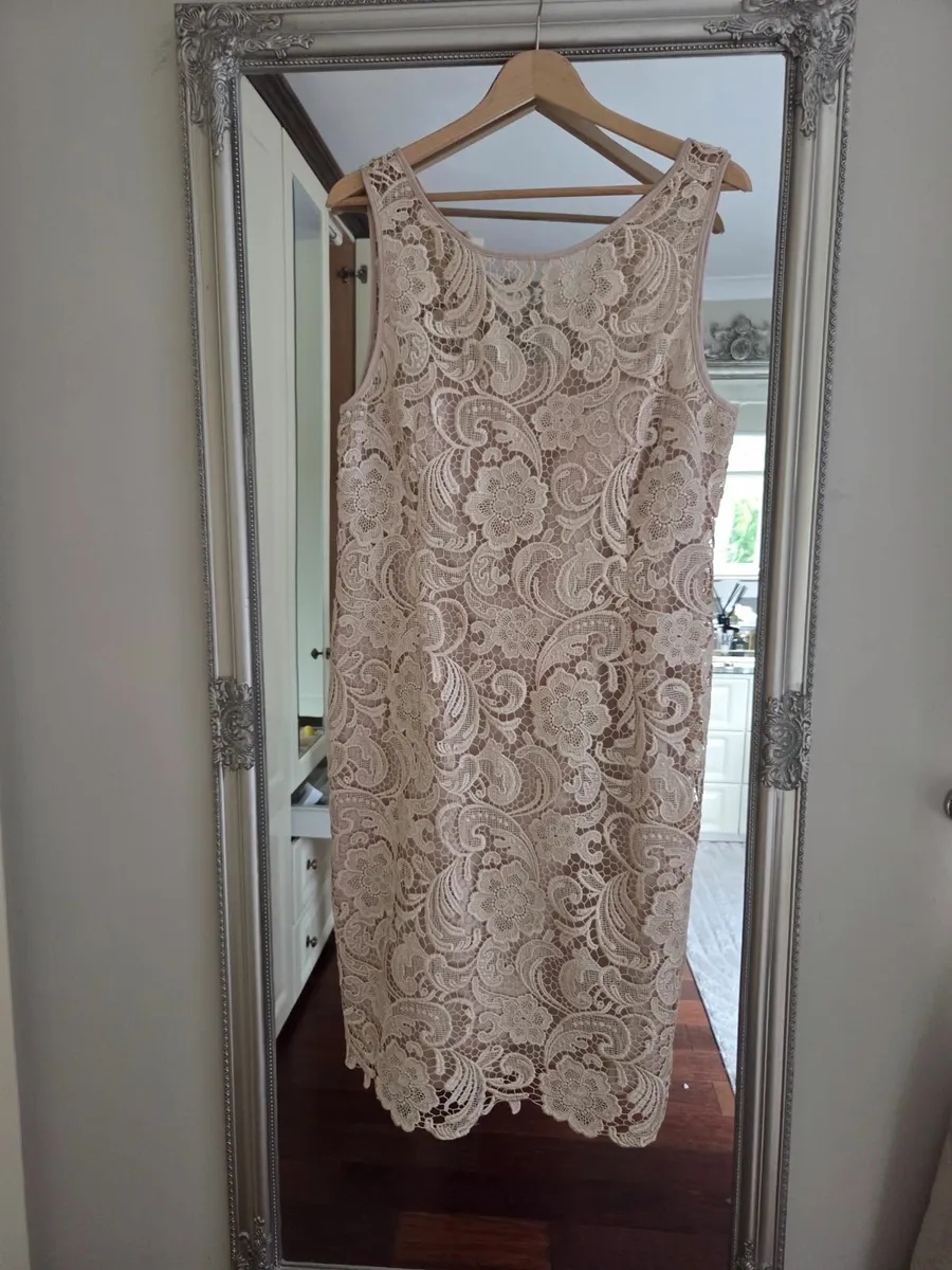 Mother of bride / groom - Image 1