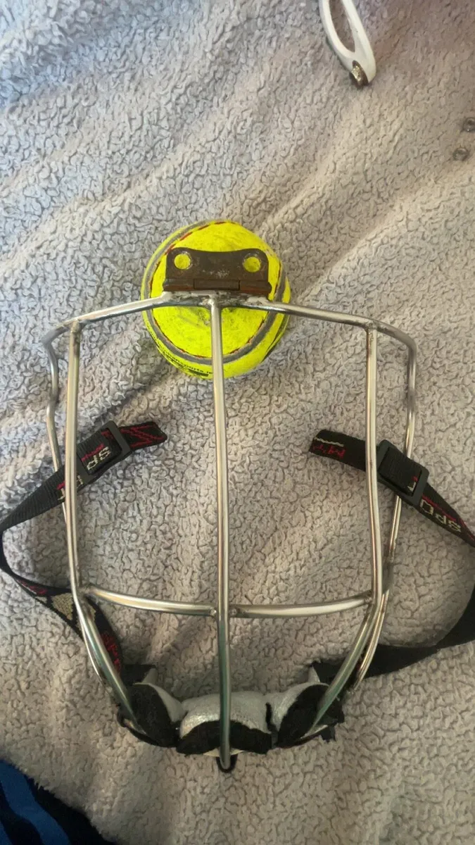 Oldstyle hurling helmet guard